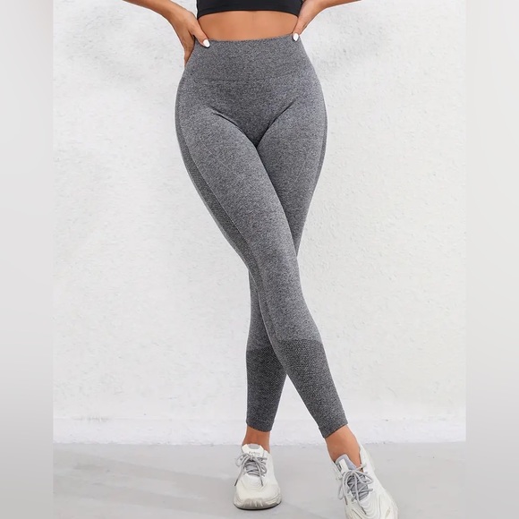 Quick Drying Yoga Pants Slim Fit High Waist Butt Lifting Seamless Yoga Leggings - Picture 2 of 4